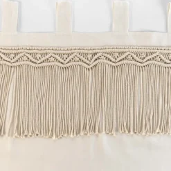 Rideau à passants en macramé