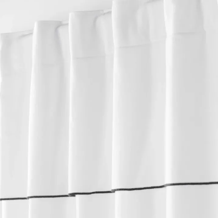 Rideau voilage surfilé passants cachés