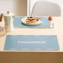 Set de table rectangulaire avec inscription charmeur
