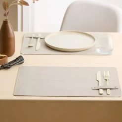 Set de table rectangulaire avec porte-couverts intégré