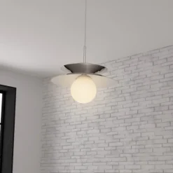 Suspension en métal effet chrome avec globe en verre