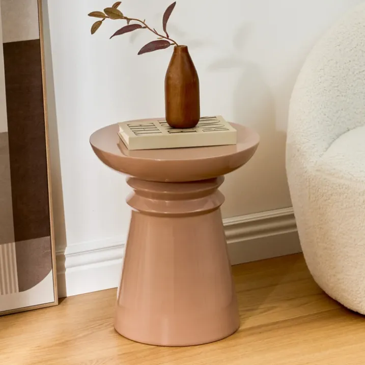 Table d'appoint totem en métal