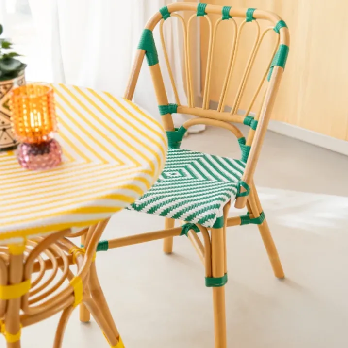 Table de jardin en rotin et bambou tressé