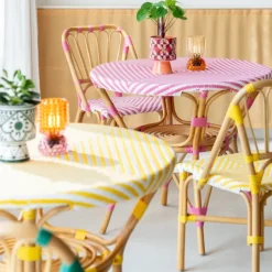 Table de jardin en rotin et bambou tressé