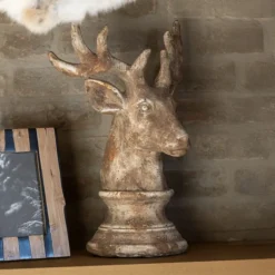 Tête de cerf décorative en résine
