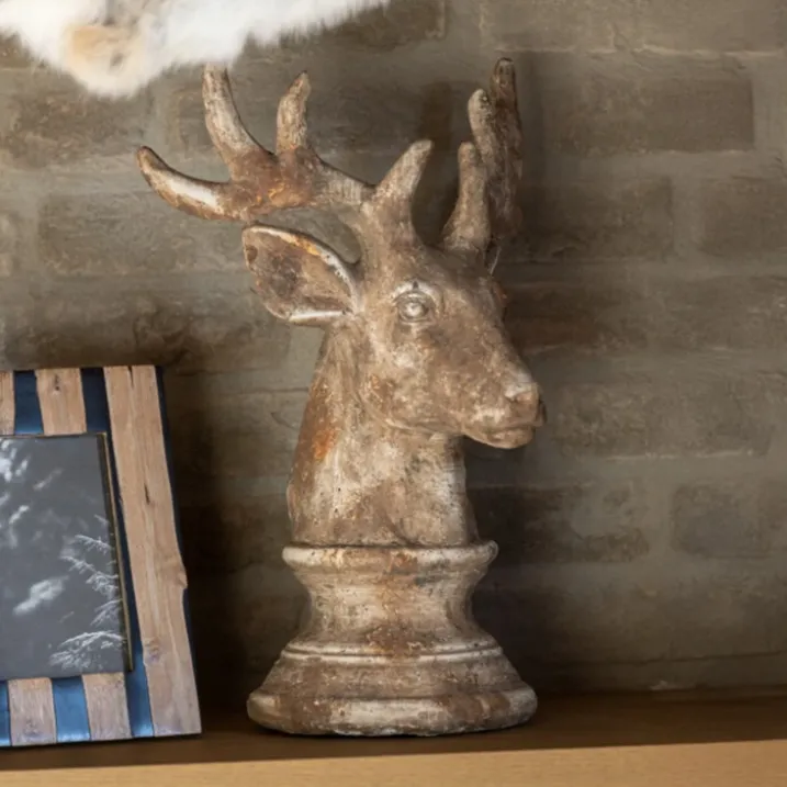Tête de cerf décorative en résine