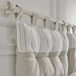 Tête de lit à rayures style romantique