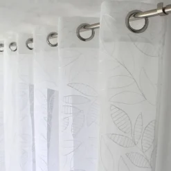 Voilage brodé motif feuillage