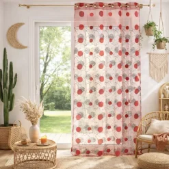 Voilage rouge motifs brodés