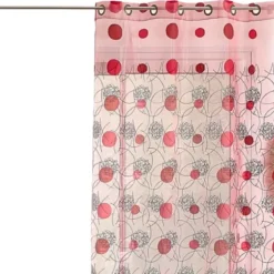 Voilage rouge motifs brodés