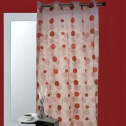 Voilage rouge motifs brodés