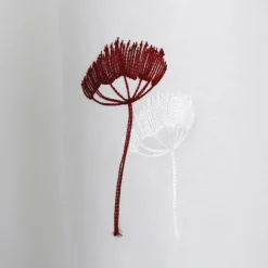 Voilage tamisant aux broderies florales