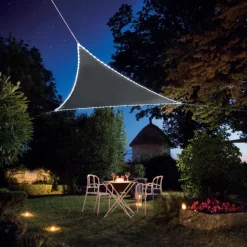 Voile d’ombrage triangulaire avec leds solaires