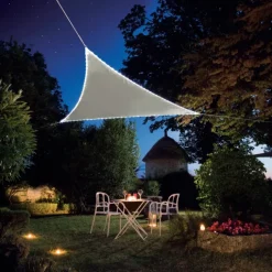 Voile d’ombrage triangulaire avec leds solaires
